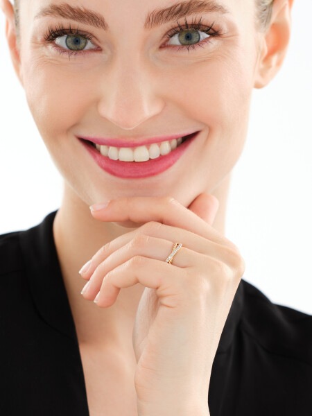 9 K Rhodium-Plated Yellow Gold Ring with Diamonds - 0,05 ct - fineness 9 K