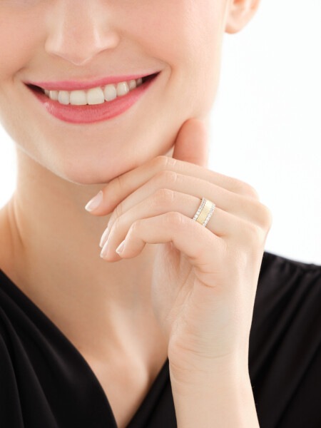 9 K Rhodium-Plated Yellow Gold Ring with Cubic Zirconia