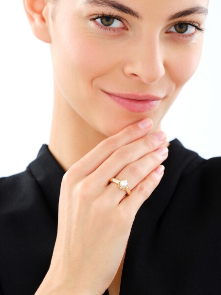 14 K Yellow Gold Ring with Pearl Of Majorca