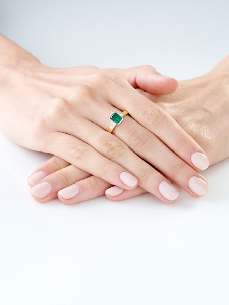 Yellow and white gold ring with diamonds and emerald - fineness 585