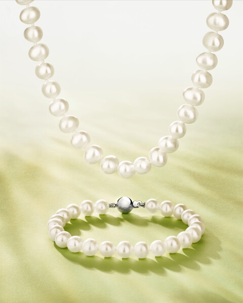 Silver bracelet with pearls