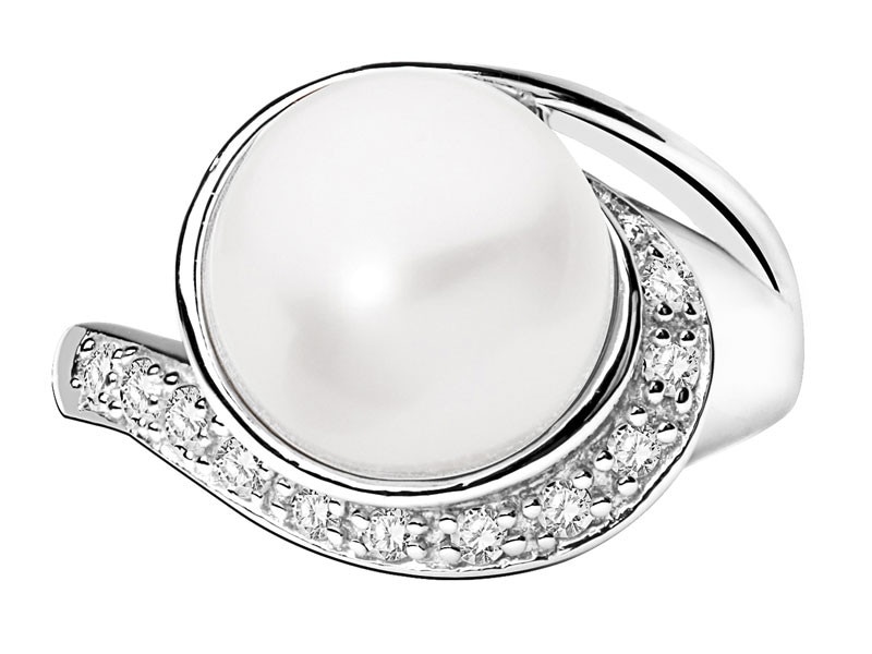 Stříbrný prsten se zirkony a perlou