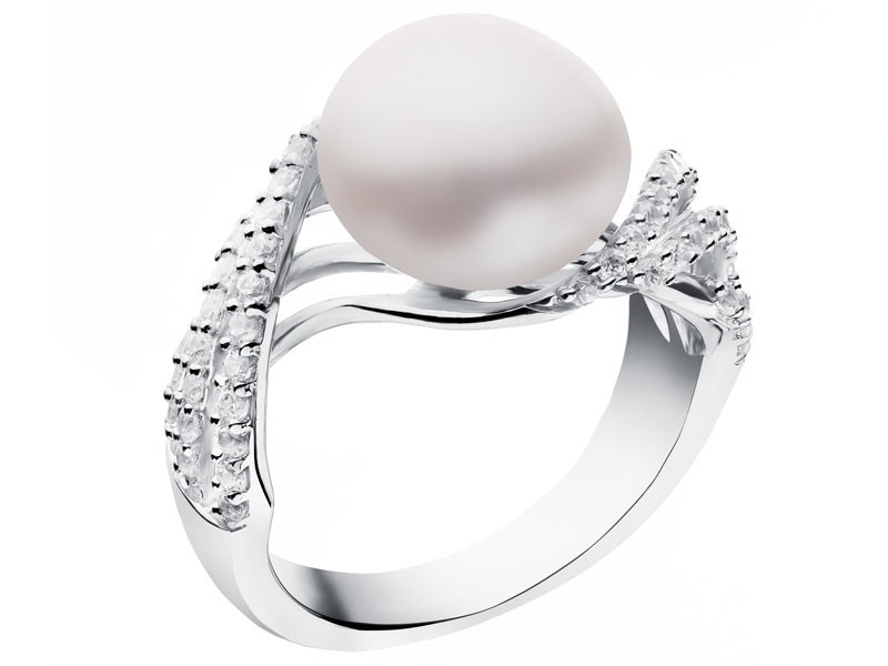 Silver ring with pearl and cubic zirconias