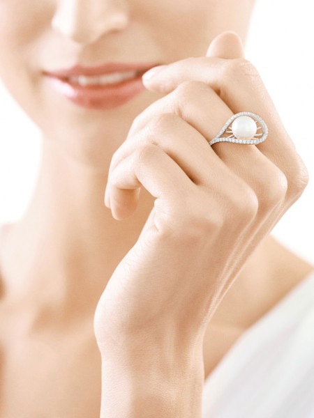 Pierścionek srebrny z perłą i cyrkoniami