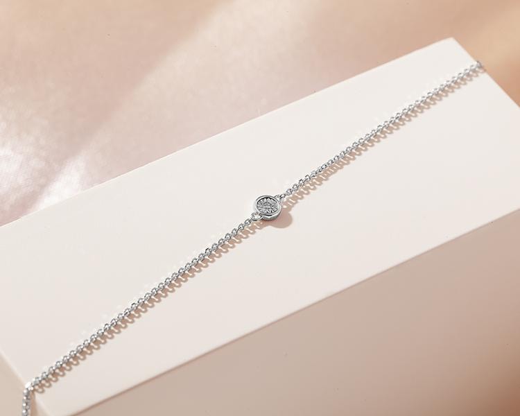 9ct White Gold Bracelet with Diamond 0,007 ct - fineness 9 K