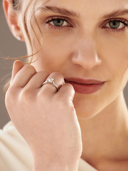 Prsten z bíleho zlata  s diamantem 1 ct - ryzost 750