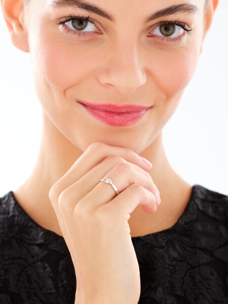 Prsten z bílého zlata s briliantem - 0,02 ct - ryzost 585