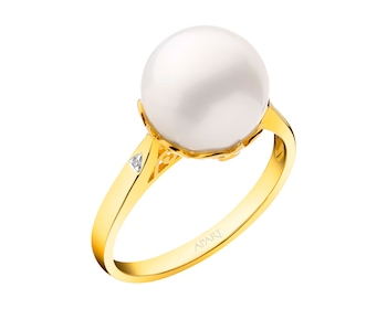 Prsten ze žlutého zlata s diamanty a perlou></noscript>
                    </a>
                </div>
                <div class=