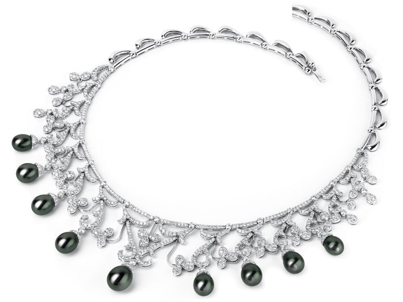 18 K White Gold Collar Necklace with Diamonds