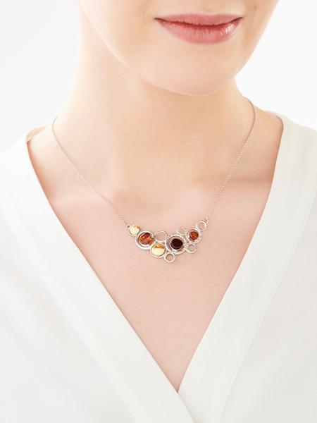 Stříbrný náhrdelník s jantary - kroužky