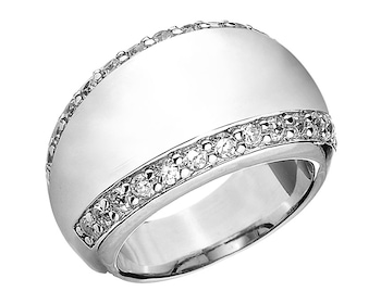 Silver ring with cubic zirconias