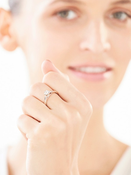 Prsten z bílého zlata s briliantem 0,18 ct - ryzost 750
