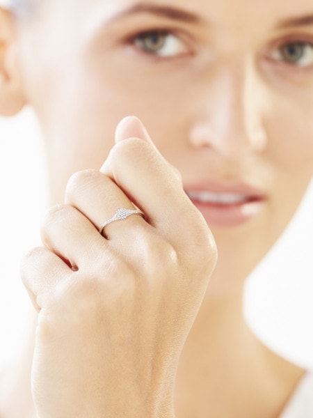 Prsten z bílého zlata s diamanty 0,06 ct - ryzost 750