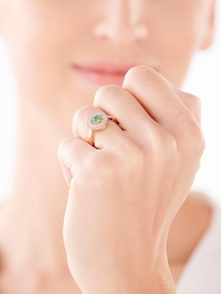 Prsten ze žlutého zlata s diamanty a smaragdem - rozeta - ryzost 585