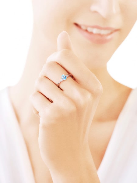 Prsten z bílého zlata s diamanty a topazem - ryzost 585