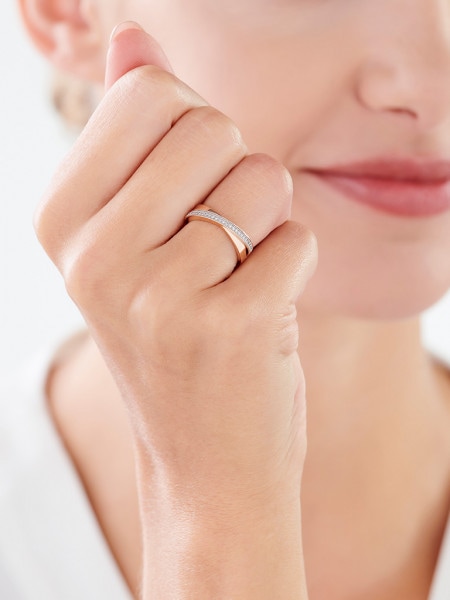Prsten z růžového zlata s diamanty 0,08 ct - ryzost 585
