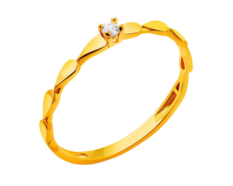 Gold ring with cubic zirconia
