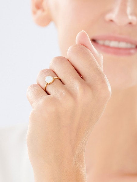 Złoty pierścionek z opalitem