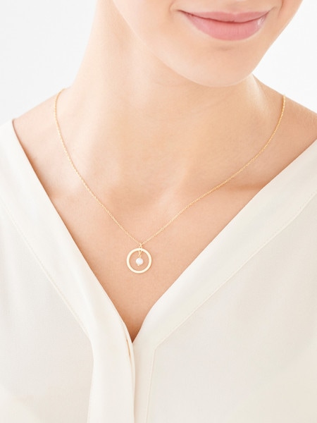 Pozlacený stříbrný náhrdelník s perlou - kruh