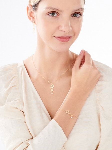 Pozlacený stříbrný náhrdelník s perlou - kruh, rozeta