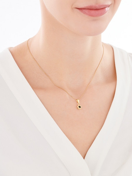 Gold pendant with cubic zirconia