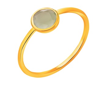 Gold ring with jade