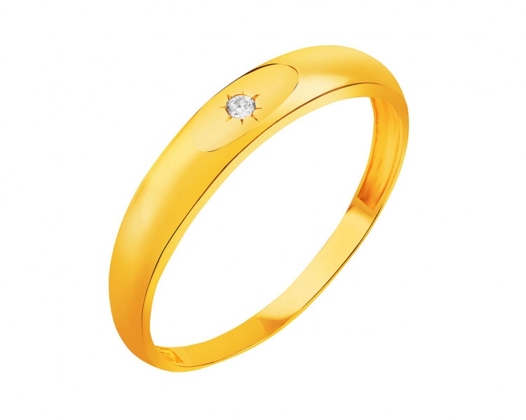 Gold ring with cubic zirconia