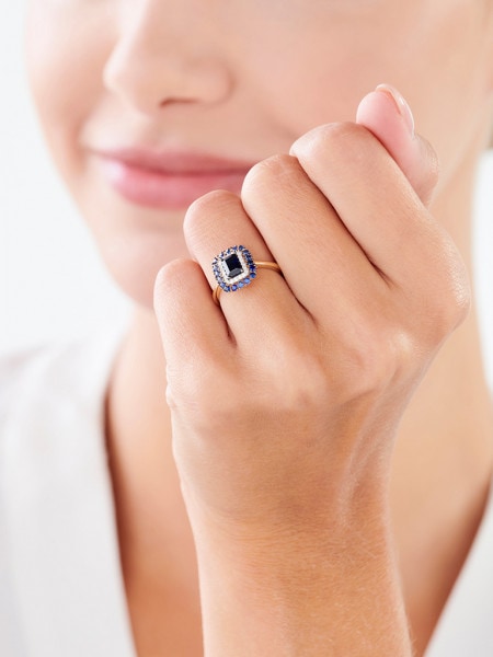 Zlatý prsten s diamanty a syntetickými safíry - ryzost 585