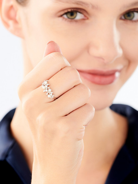 Stříbrný prsten s perlami a zirkony - listy