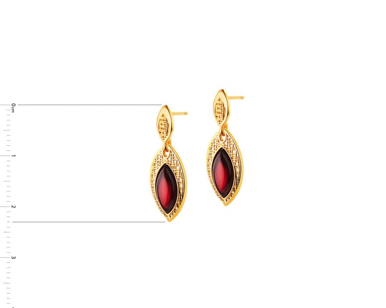 Gold earrings with amber