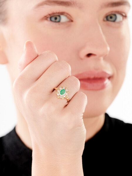 Zlatý prsten s diamanty, smaragdem a bílými safíry - ryzost 585