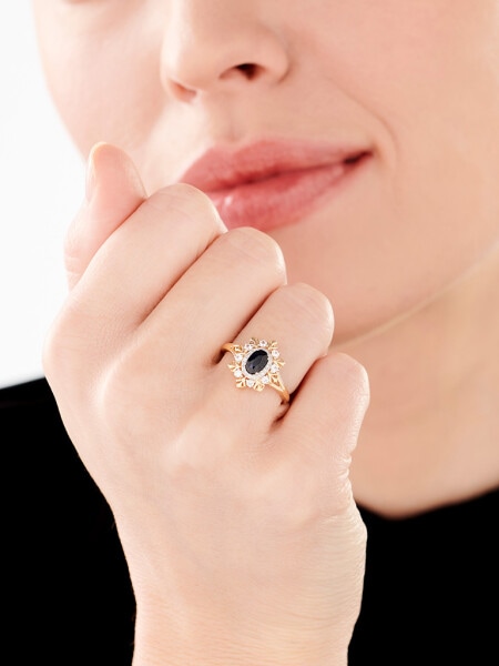 Zlatý prsten s diamanty a safíry - ryzost 585