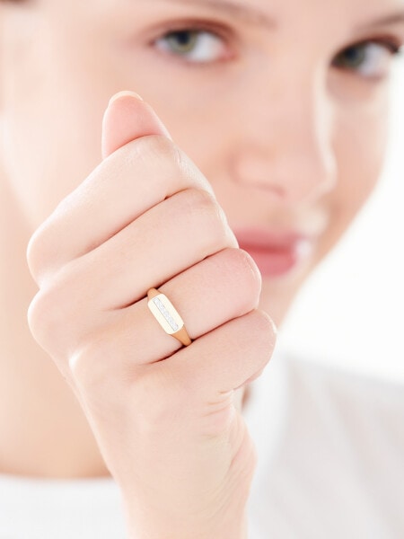 Zlatý pečetní prsten s diamanty 0,02 ct - ryzost 585