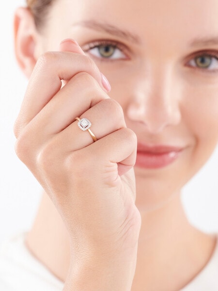 Zlatý prsten s diamanty 0,16 ct - ryzost 585