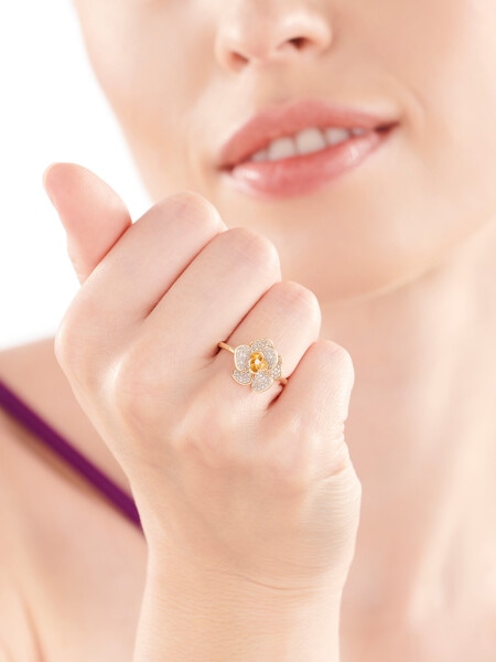 Zlatý prsten s diamanty - květ 0,28 ct - ryzost 585
