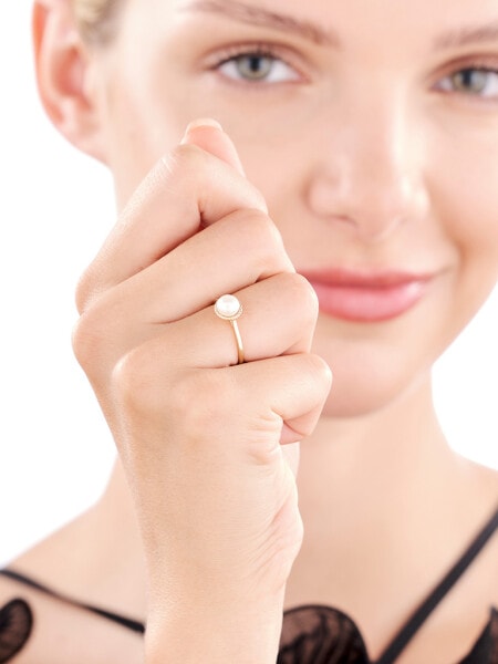 14 K Yellow Gold Ring with Pearl