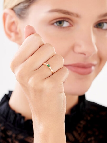 14 K Yellow Gold Ring with Synthetic Emerald