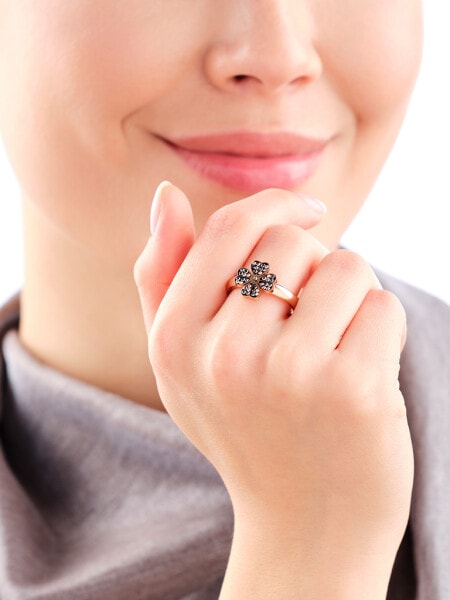 Prsten z ušlechtilé oceli s markazity - čtyřlístek
