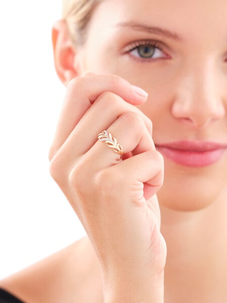 Zlatý prsten s diamanty - list 0,04 ct - ryzost 585