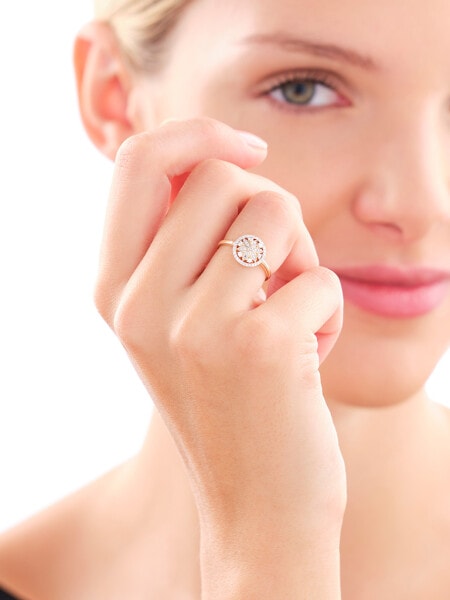Zlatý prsten s diamanty - květ 0,22 ct - ryzost 585