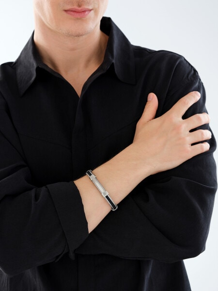 Náramek z ušlechtilé oceli a kůže