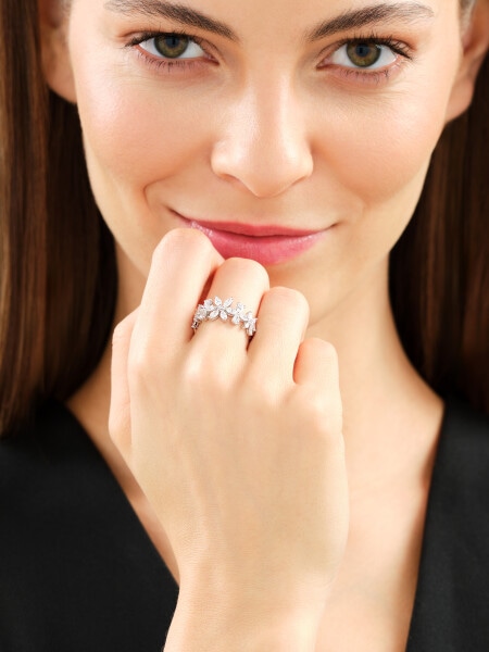 Prsten z bílého zlata s diamanty - květy - 1,35 ct - ryzost 750