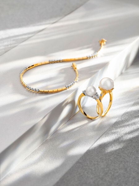 Yellow gold ring with brilliants and pearl - fineness 14 K