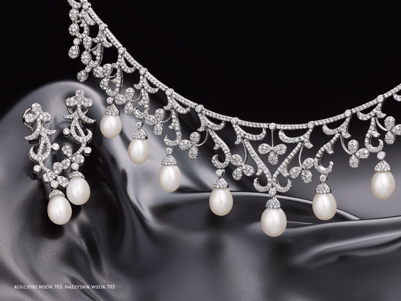 White gold necklace with brilliants and pearls - fineness 18 K