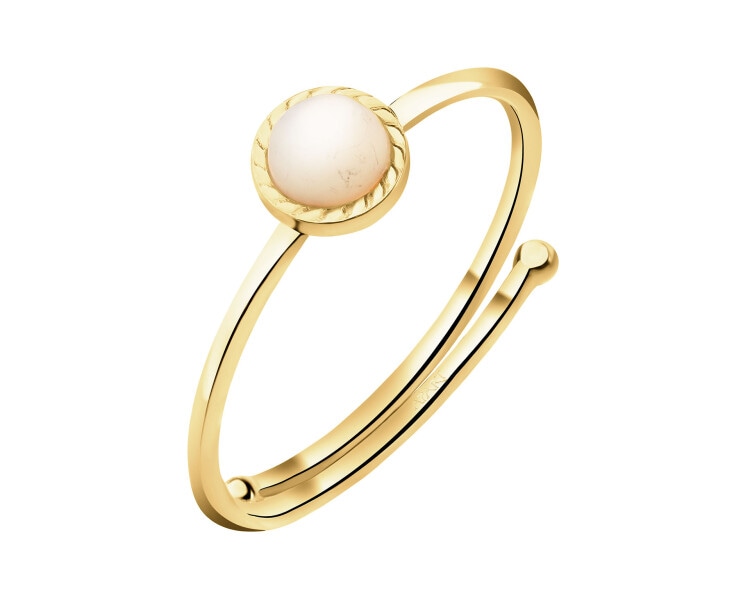 14 K Yellow Gold Ring with Mother Of Pearl