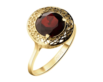 9 K Yellow Gold Ring with Garnet