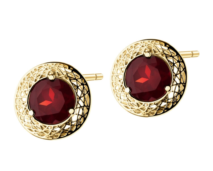 9 K Yellow Gold Earrings with Garnet