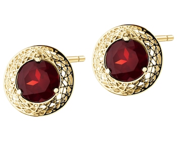 9 K Yellow Gold Earrings with Garnet