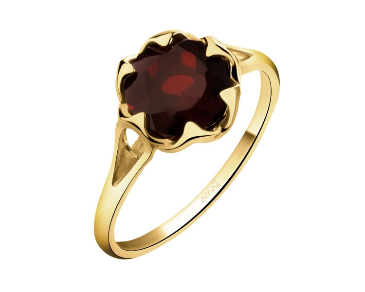 14 K Yellow Gold Ring with Garnet