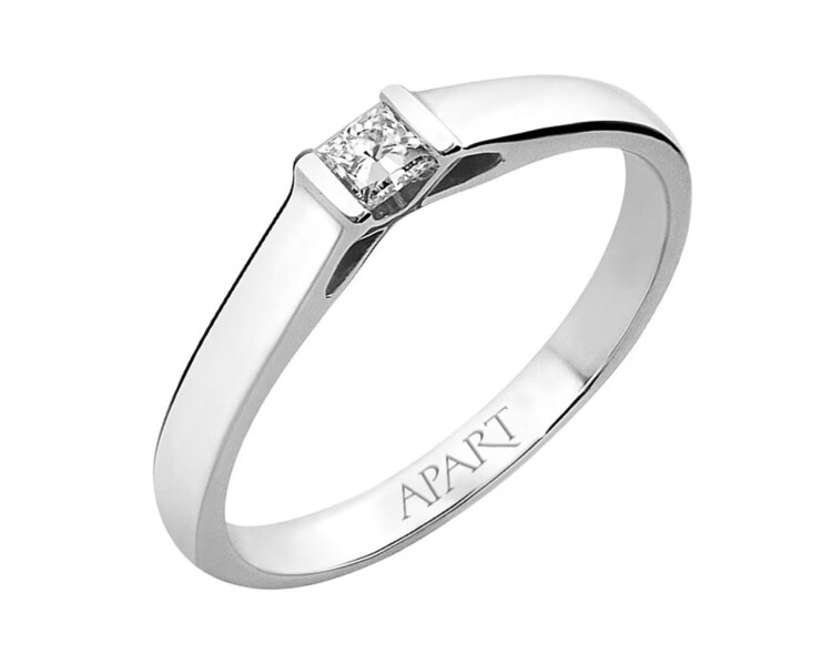 White gold ring with diamond - 0,09 ct - fineness 14 K